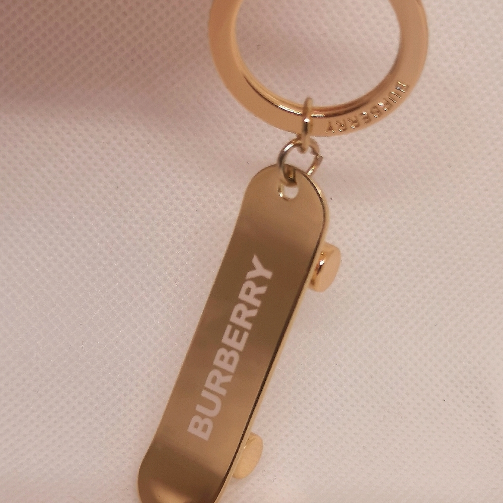 Brand New Burberry Skateboard Keychain Burberry Keychain Metal - Picture 4 of 6